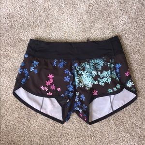 Speed short 2.5 black with multi color flowers